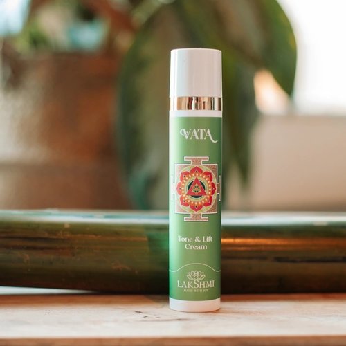 Lakshmi Vata Gezichtscreme Tone & Lift (Ylang Ylang) - Droge huid Lakshmi Vata Gezichtscreme Tone & Lift (Ylang Ylang) - Droge huid