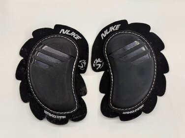 Nuke Nuke black kneesliders
