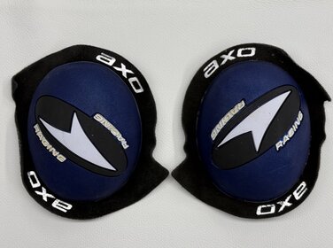 Bleu Axo kneesliders