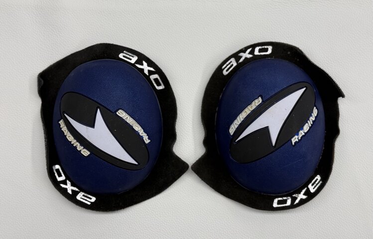 Bleu Axo kneesliders