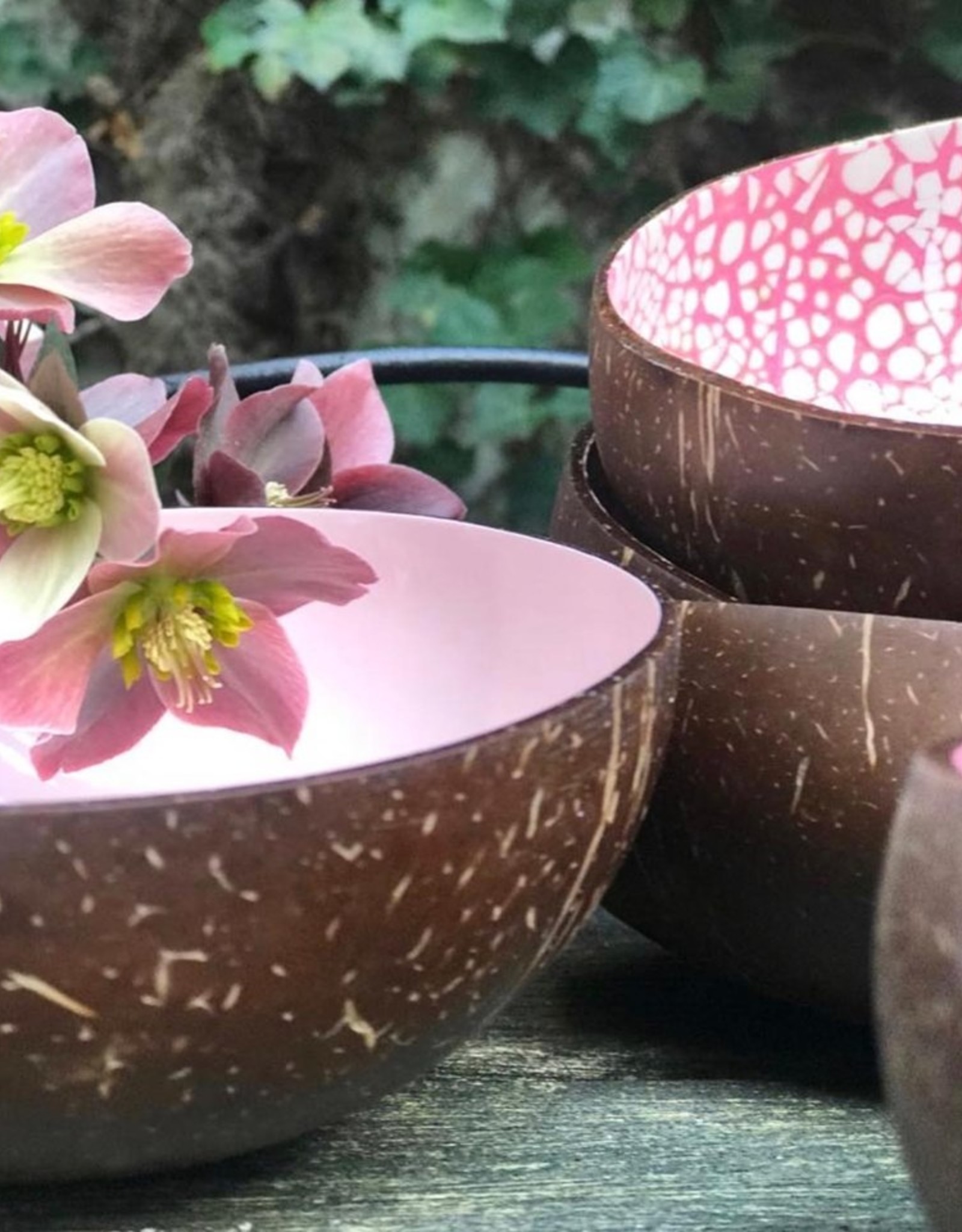 P'TIT POT MOTHER OF PEARL COCONUT BOWL - ROZE MET PARELMOER