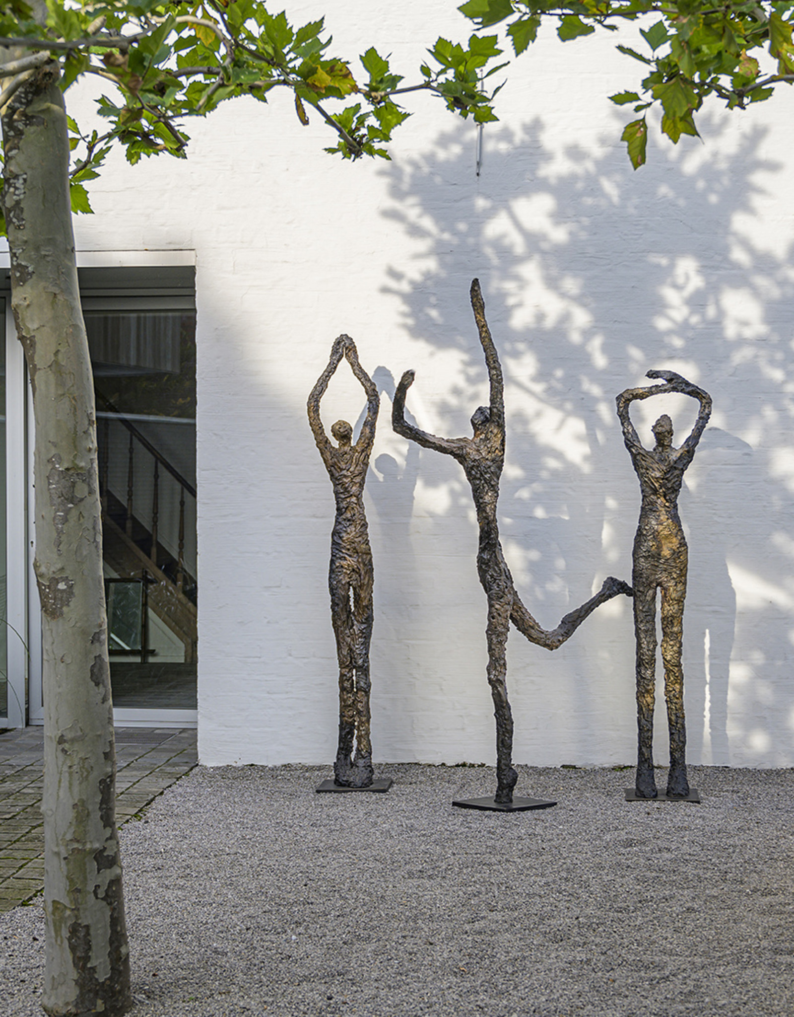 ANN VRIELINCK MOON STARING- BRONZEN BEELD