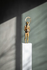 RAFFAELLA BENETTI THE QUESTION - BRONZEN BEELD