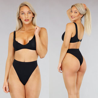 Schwarzer Rippenbikini mit hoher Taille