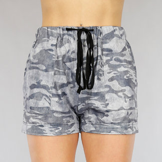 Bequeme graue Camouflage-Shorts mit Taschen