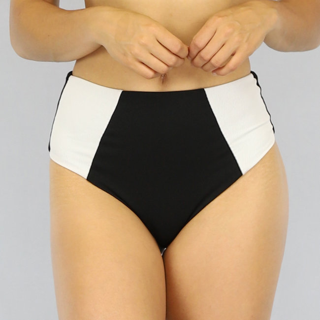 Schwarz/weißer Bikini mit hoher Taille in V-Form - Oberteil