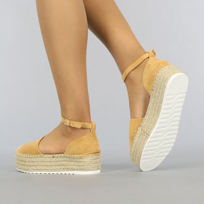 Kamelfarbene Boho-Espadrilles mit Plateau