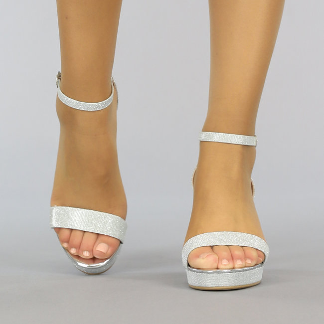 Silberne Glitzersandalen mit festem Absatz