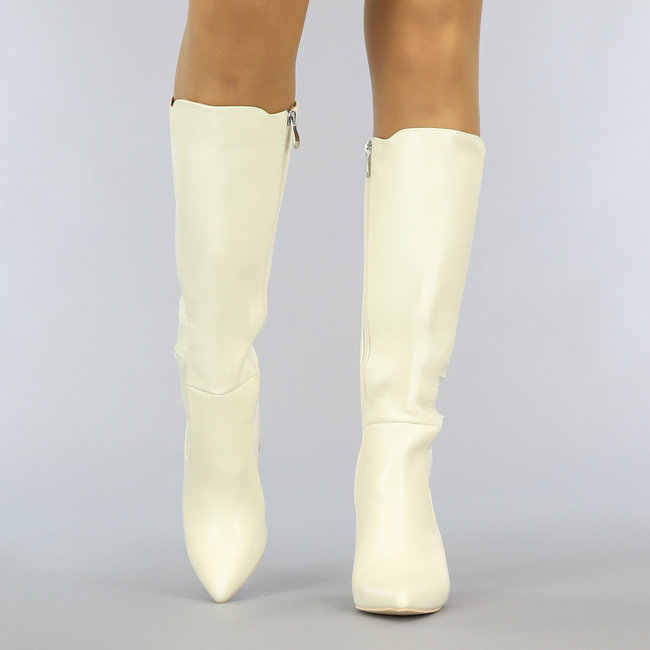 Spitz zulaufende Stiefel in Beige mit Gummizug flach