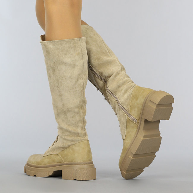 Lange taupefarbene Veteranenstiefel mit Reißverschluß