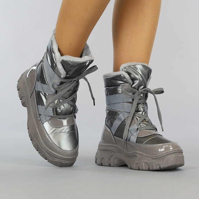 Graue Lack-Schneestiefel mit rauer Sohle