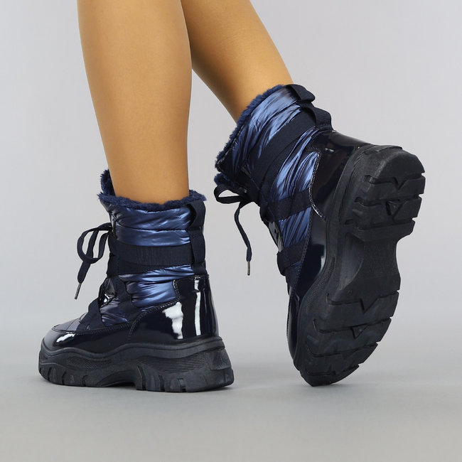 Blaue Lack-Schneestiefel mit rauer Sohle