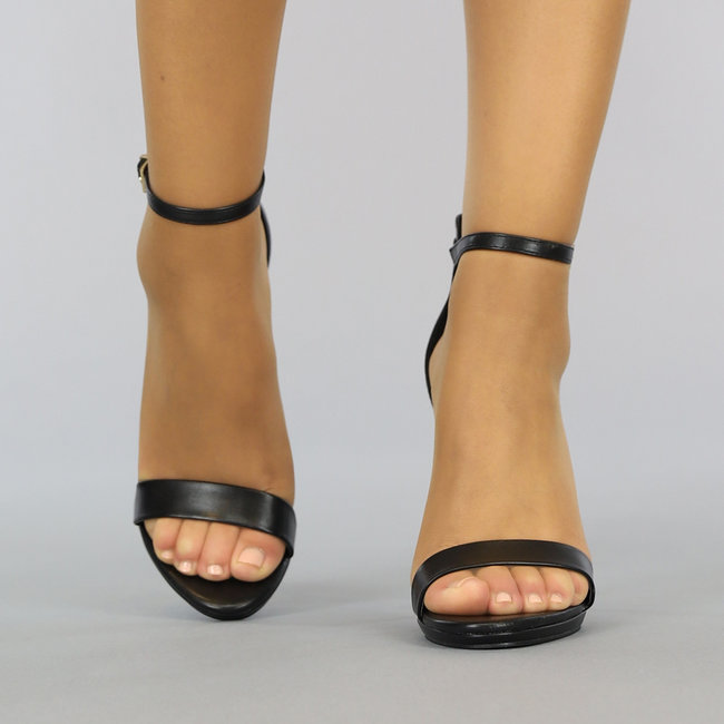 Schwarze Stiletto-Sandalen mit Peeptoe