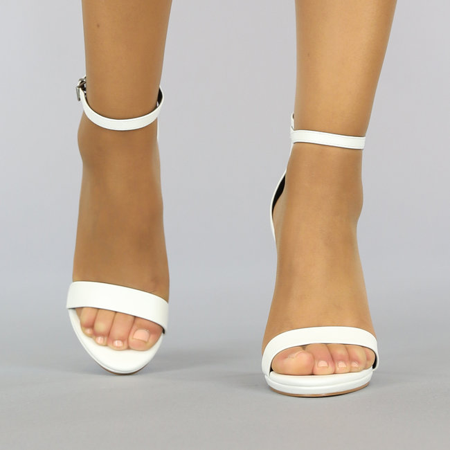 Weiße Stiletto-Sandalen mit Peeptoe