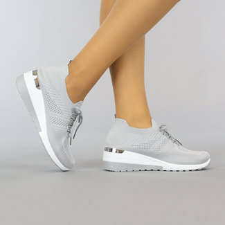 SALE80 Graue Slip-On-Sneakers mit Gummizug und Keilabsatz
