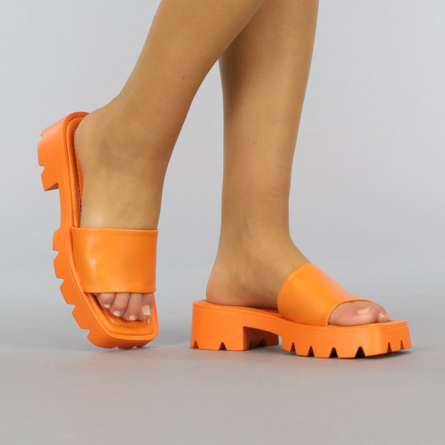 SALE80 Orangefarbene Pantoffeln mit breitem Riemen und grober Sohle