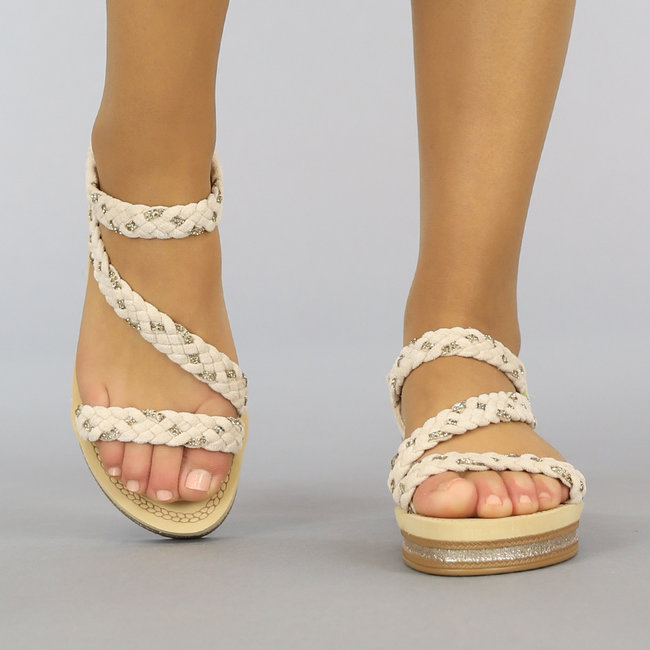 Geflochtene Sandalen in Beige mit Plateau