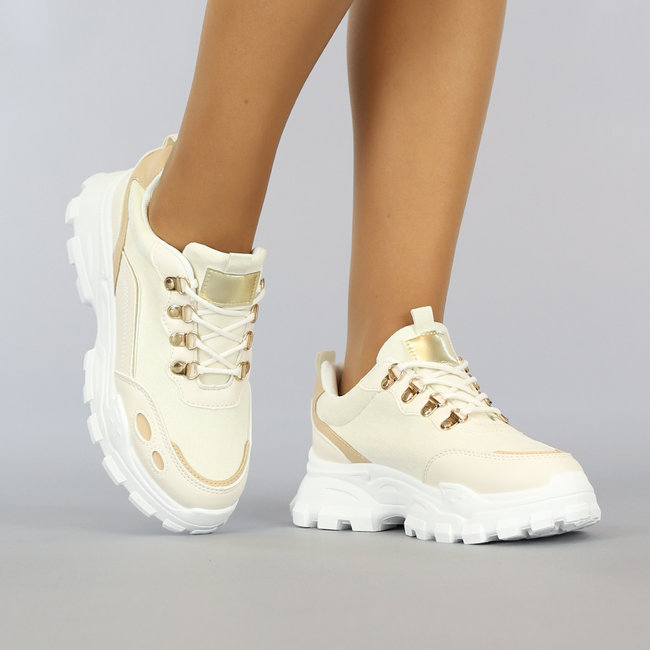 Ecru Sneakers mit goldenen Details