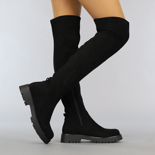 Schwarze Overknee-Stiefel in Wildlederoptik mit grober Sohle