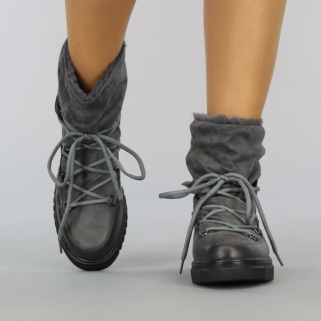 Grau gefütterte Schneestiefel mit Schnürsenkeln