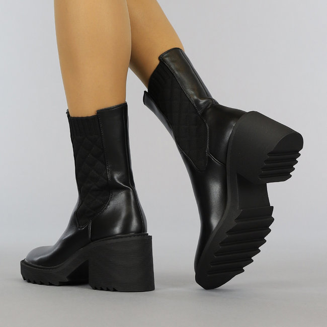 Schwarze Ankle Boots mit Mega Square Heel