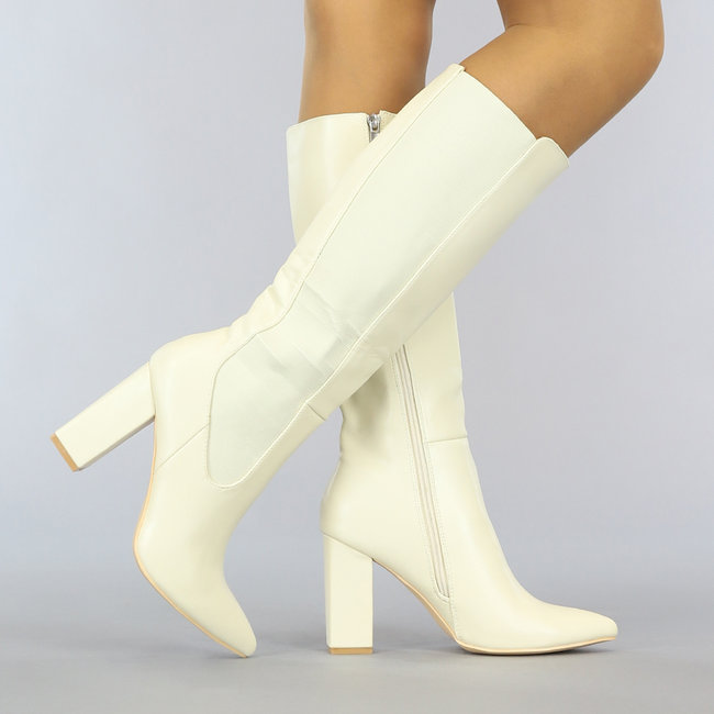 Spitz zulaufende Stiefel in Beige mit Gummizug flach