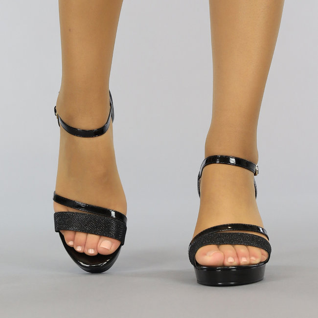 Schwarze Peeptoe-Sandalen mit festem Absatz
