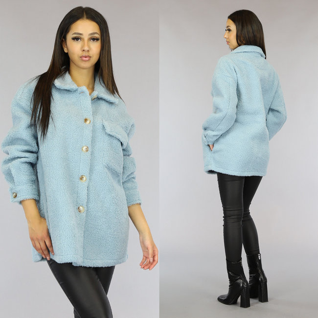 Hellblaue Teddyjacke mit Knöpfen