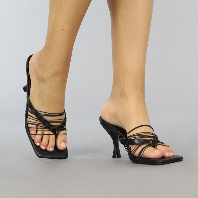 Schwarze Riemchen-Flip-Flop-Mules