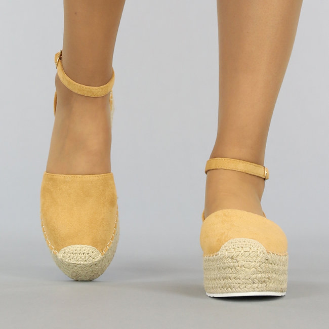 Kamelfarbene Boho-Espadrilles mit Plateau