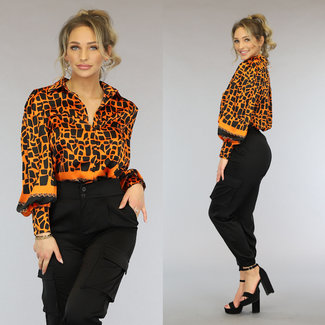 BF2023 Orangefarbene, locker sitzende Bluse mit Giraffen- und Kettenprint