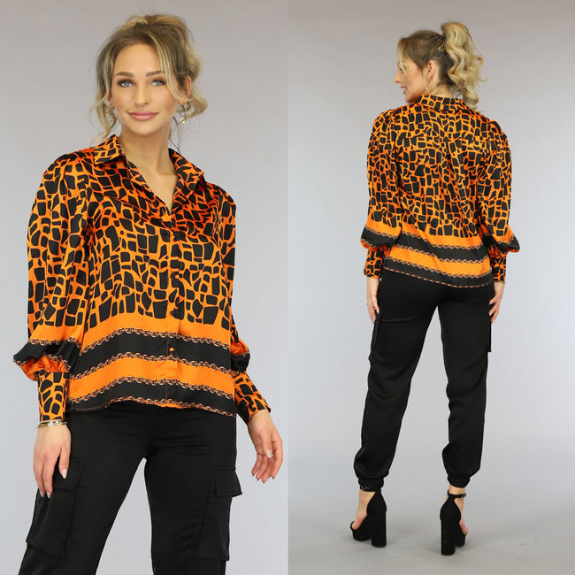 Orangefarbene, locker sitzende Bluse mit Giraffen- und Kettenprint