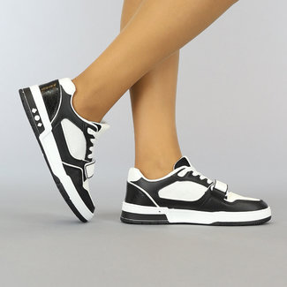 SALE Weiße Low Sneakers mit schwarzen Details und Klettverschlussriemen