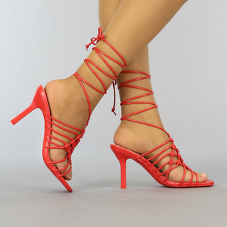 Rote Wickel-Sandalen mit geflochtenen Details
