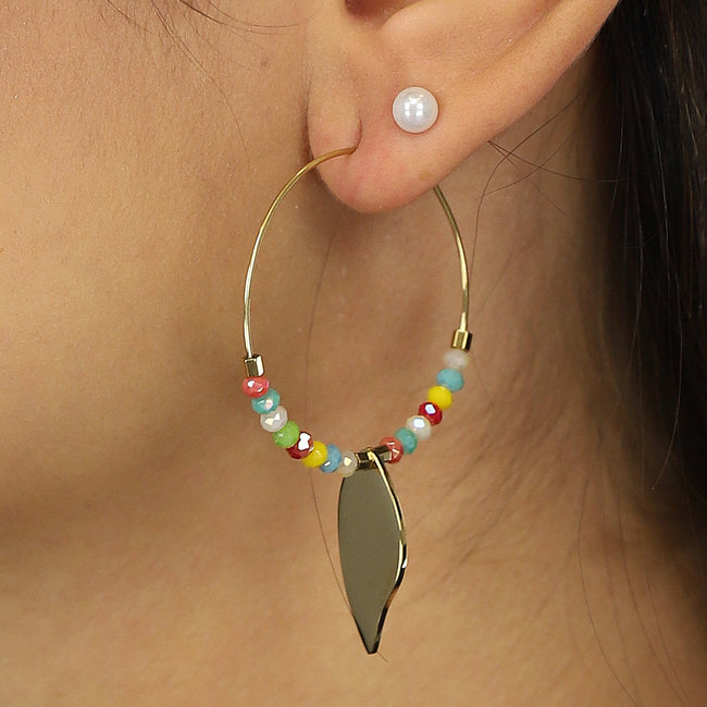 Mehrfarbiger Ohrring mit Perlen