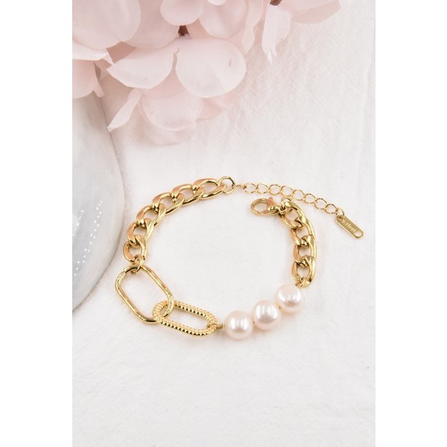 Goldarmband mit Ovalen und Perlen