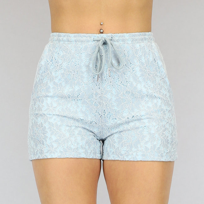 Hellblaue Spitzen-Shorts mit Taschen