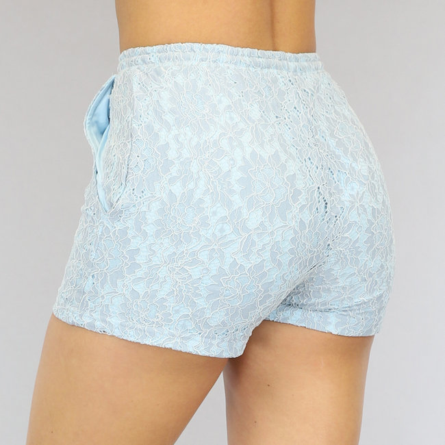 Hellblaue Spitzen-Shorts mit Taschen