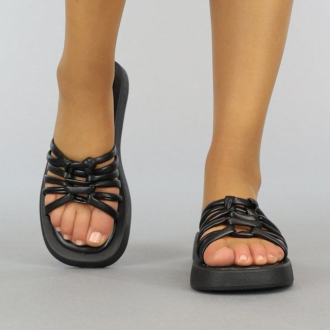 Schwarze Pantoffeln mit geflochtenen Riemen und quadratischer Nase