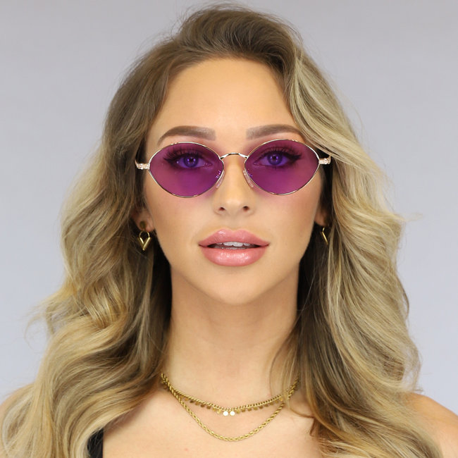 Goldene Vintage-Sonnenbrille mit lila Gläsern