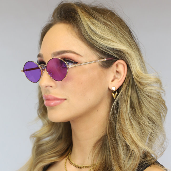 Goldene Vintage-Sonnenbrille mit lila Gläsern