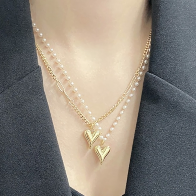 Doppel-V-Halskette aus Gold mit Perlen
