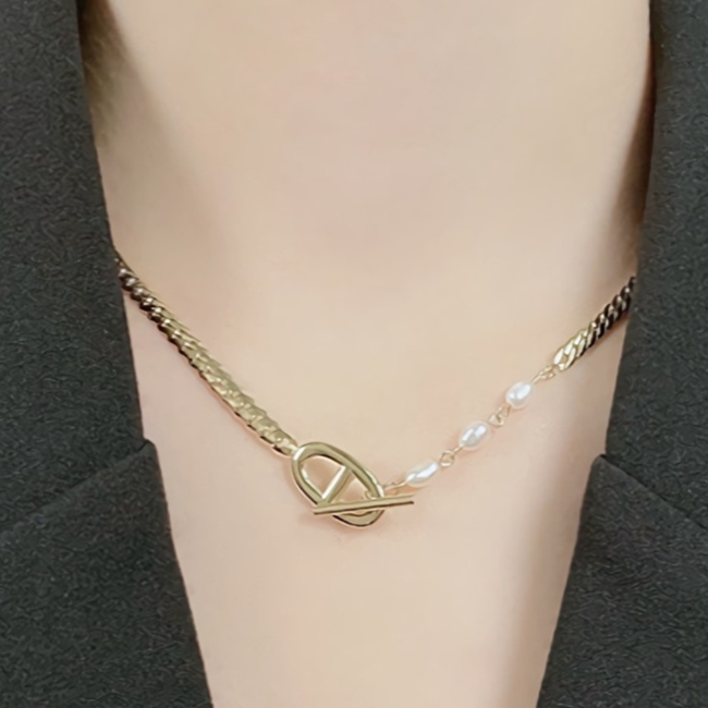 Goldfarbene DD-Halskette mit Perlen