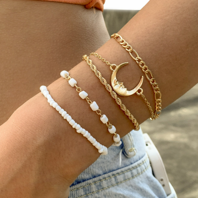 5-teiliges Armbandset mit Mond und weißen Perlen