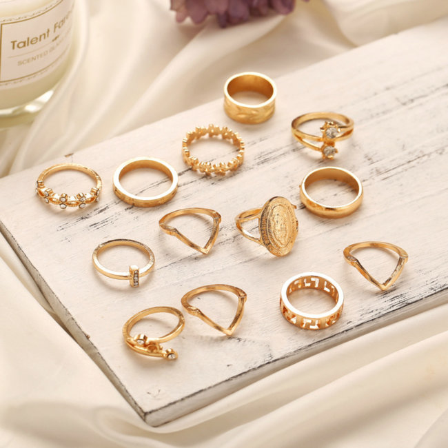 Gold Vintage Dreizehnteiliges Ringset