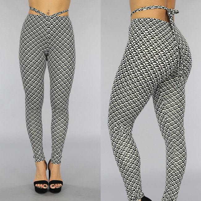 Weiße Leggings mit Riemen