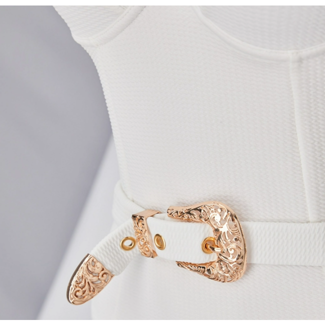 Weißer Push-Up-Badeanzug mit goldenem Gürtel und Textur