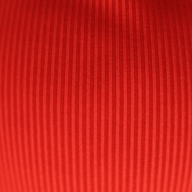 Rotes Bikini-Unterteil mit Rippstoff