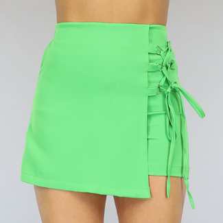 Grüner asymmetrischer Skort