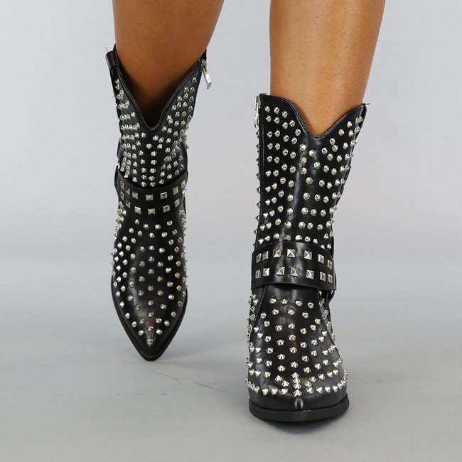 Schwarze Cowboystiefel mit Spikes